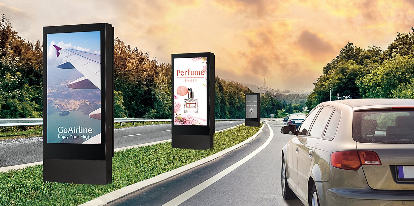 LG 75XE3C 75" Outdoor Signage 15 75XE3C 75 inch Outdoor Signage installed on the roadside | LED outdoor display screen