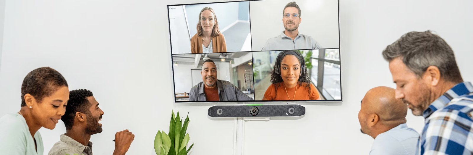 HP Poly Studio X52 | 4K All-in-One Video Bar with DirectorAI for Medium Meeting Rooms 6 HP Poly Studio X52 HDMI content sharing AirPlay Miracast Poly Lens management