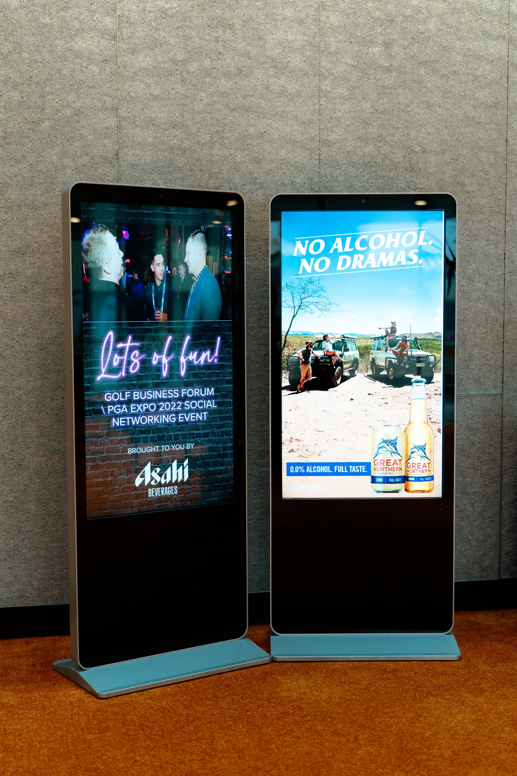 Soniq Z55KT11 freestanding touch kiosk in retail deployment — product catalogue and wayfinding application