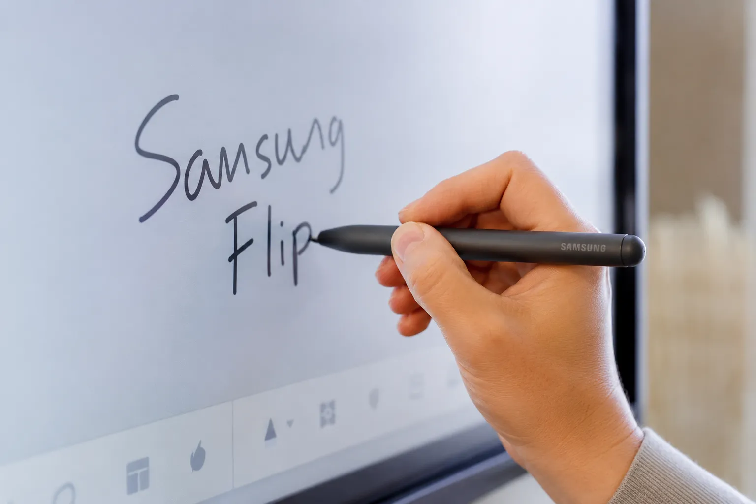 Close-up of stylus pen writing on Samsung Flip WMFX display surface showing optical bonding and zero parallax